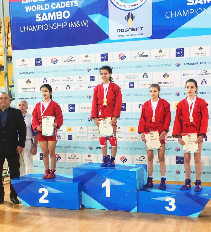 Елена Комур - чемпионка по самбо среди кадетов